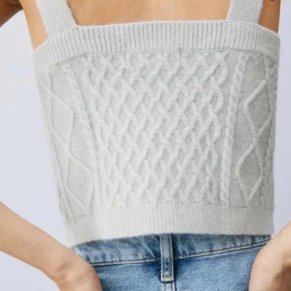 H&M Tops - H&M cable net sweater crop top